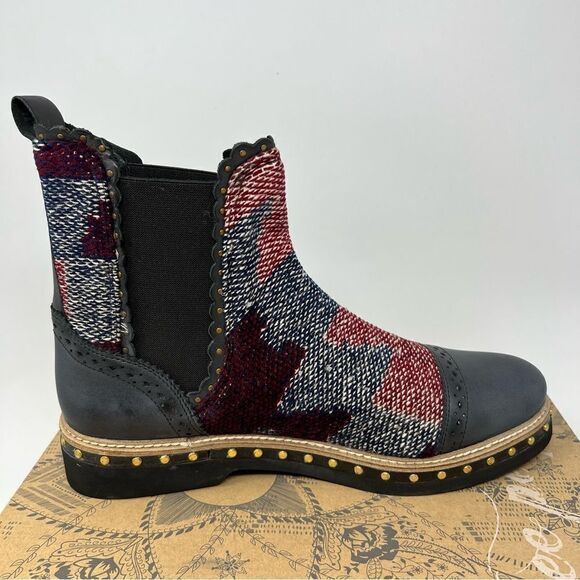 Free People Atlas Chelsea Boots - Picture 4 of 13